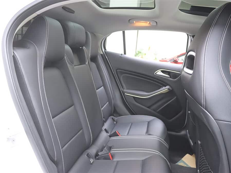 Mercedes-Benz GLA Class 2016 car image #18