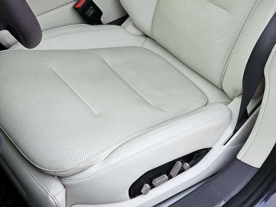 Avatr 12 2023 imagem de carro #18