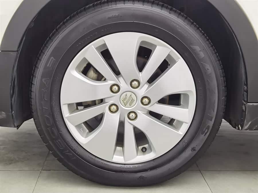 Suzuki S-Cross 2015 صورة سيارة #18