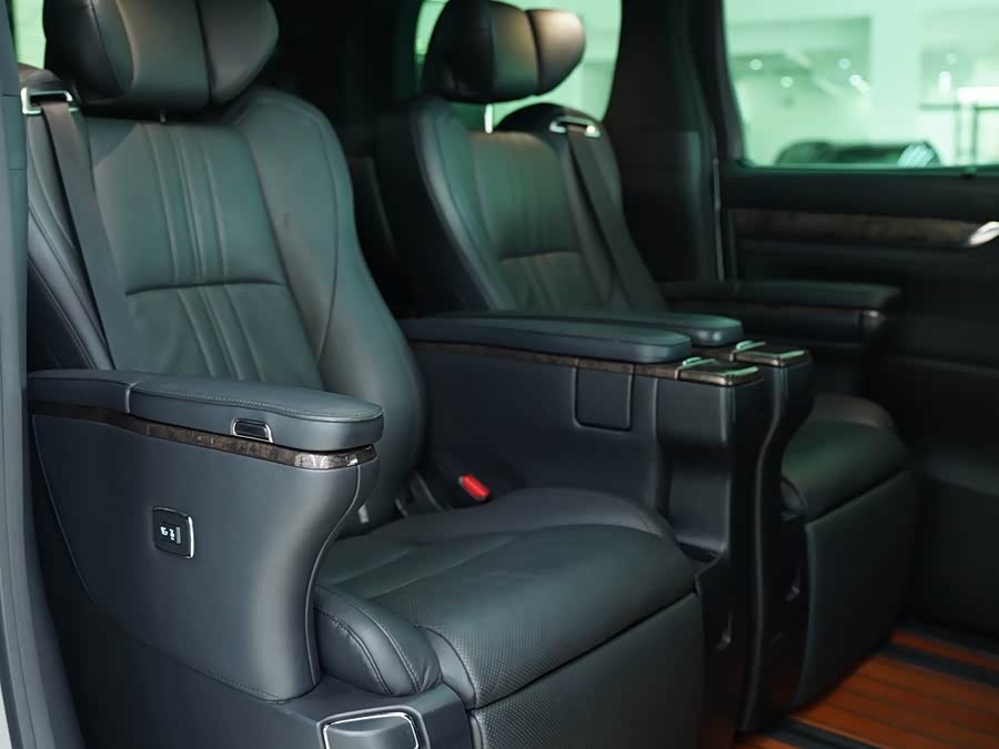 Toyota Vellfire 2020 car image #18