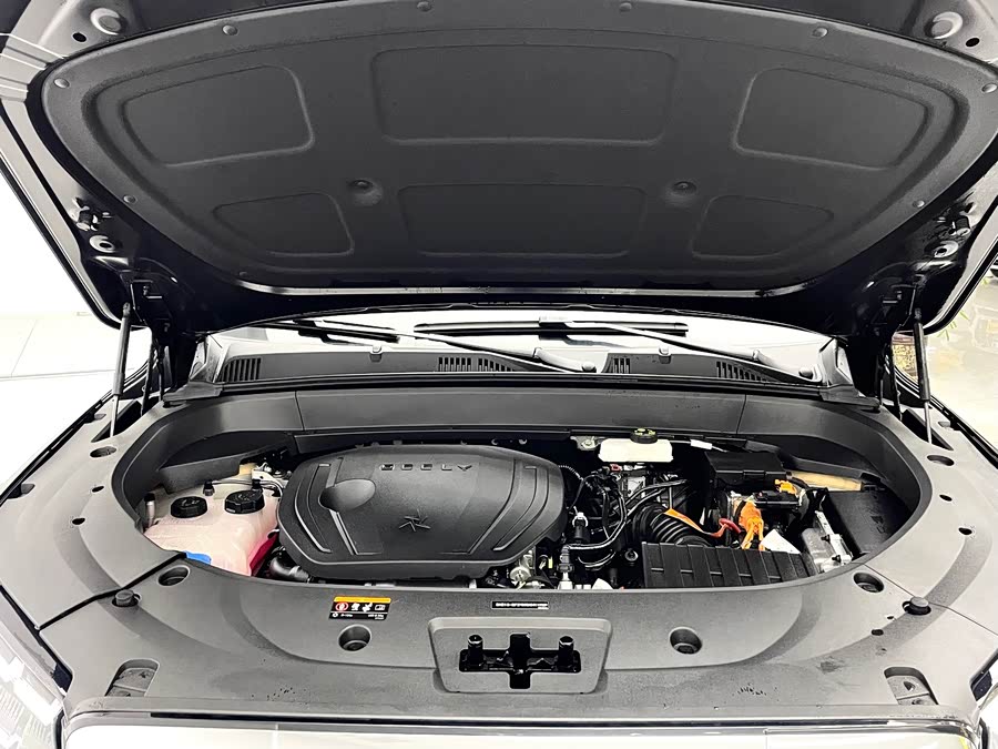 GEELY 2025 car image #18