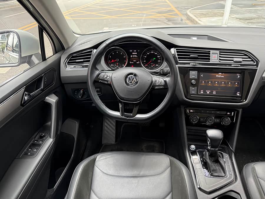 Volkswagen Tiguan L 2019 car image #18