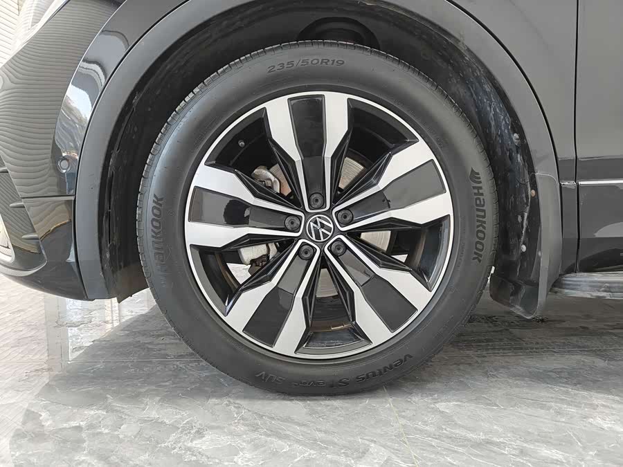 Volkswagen Tiguan L 2024 car image #18
