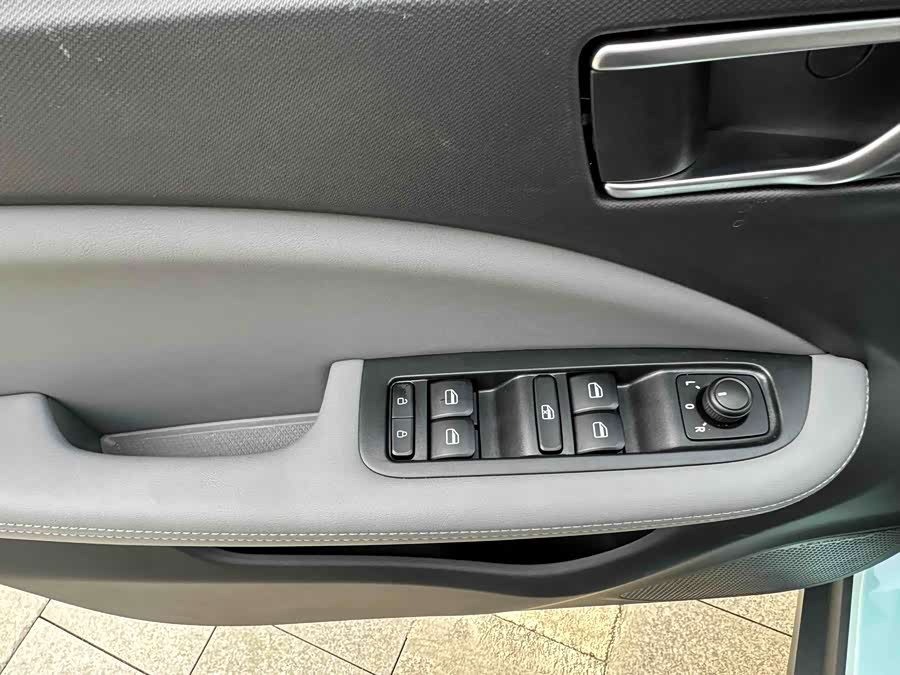 零跑汽车 零跑T03 2025 汽车图片 #18