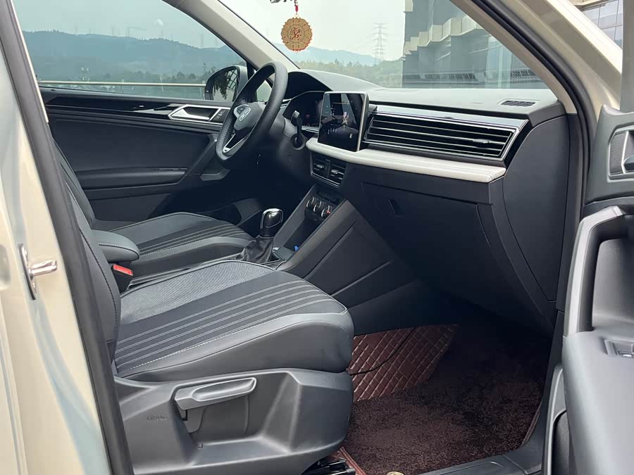 Volkswagen Tiguan L 2021 car image #18