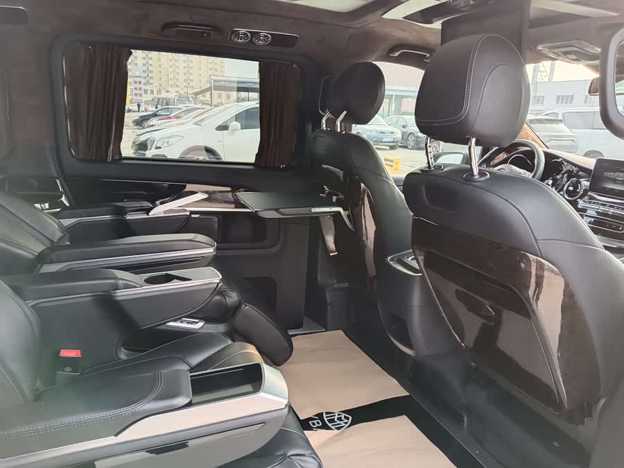 Mercedes-Benz V Class 2018 car image #18