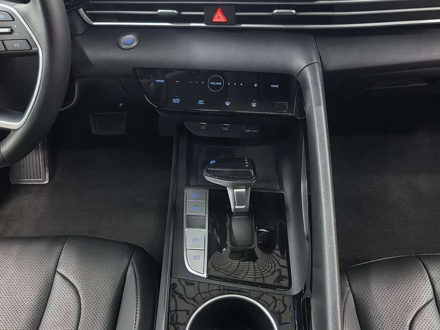 Hyundai Elantra 2023 immagine di auto #18