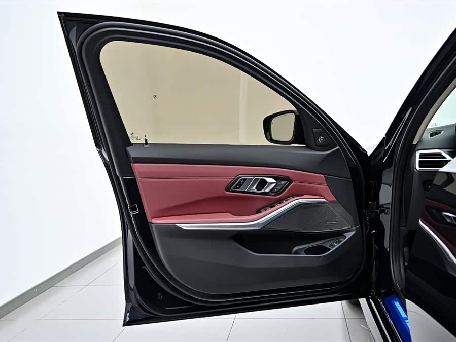 BMW 3 Series 2025 car image #18