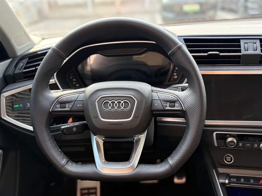 Audi Q3 2023 car image #18