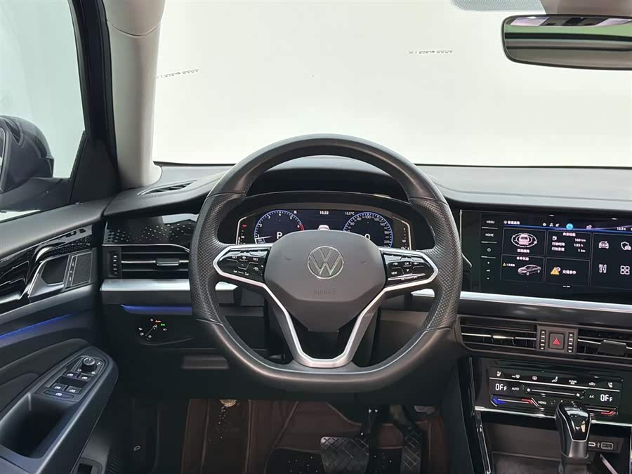 Volkswagen Passat 2023 صورة سيارة #18
