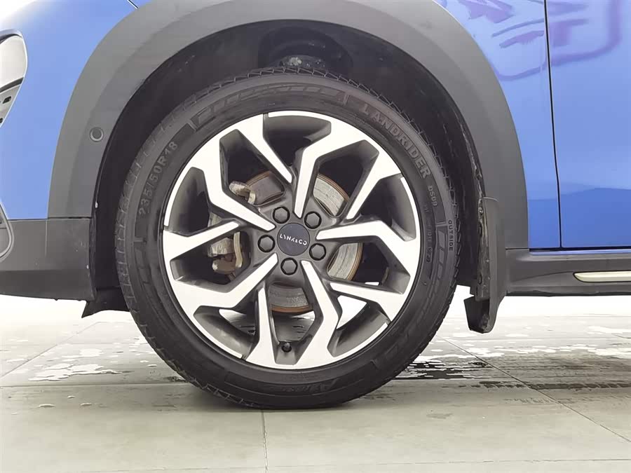 Lynk & Co 02 2019 car image #18