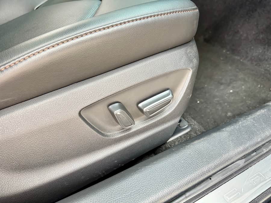 Toyota Camry 2023 car image #18