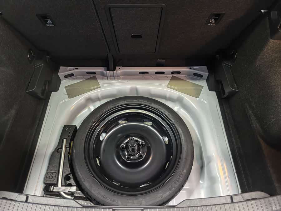 Volkswagen T-Roc 2022 car image #18