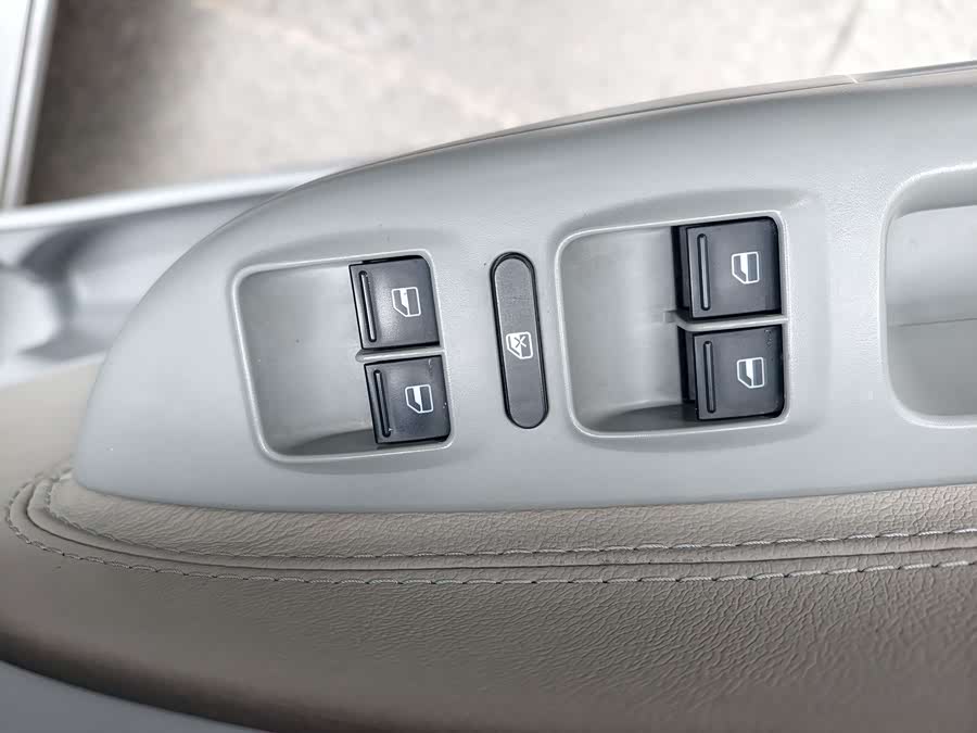 Skoda Octavia 2012 car image #18