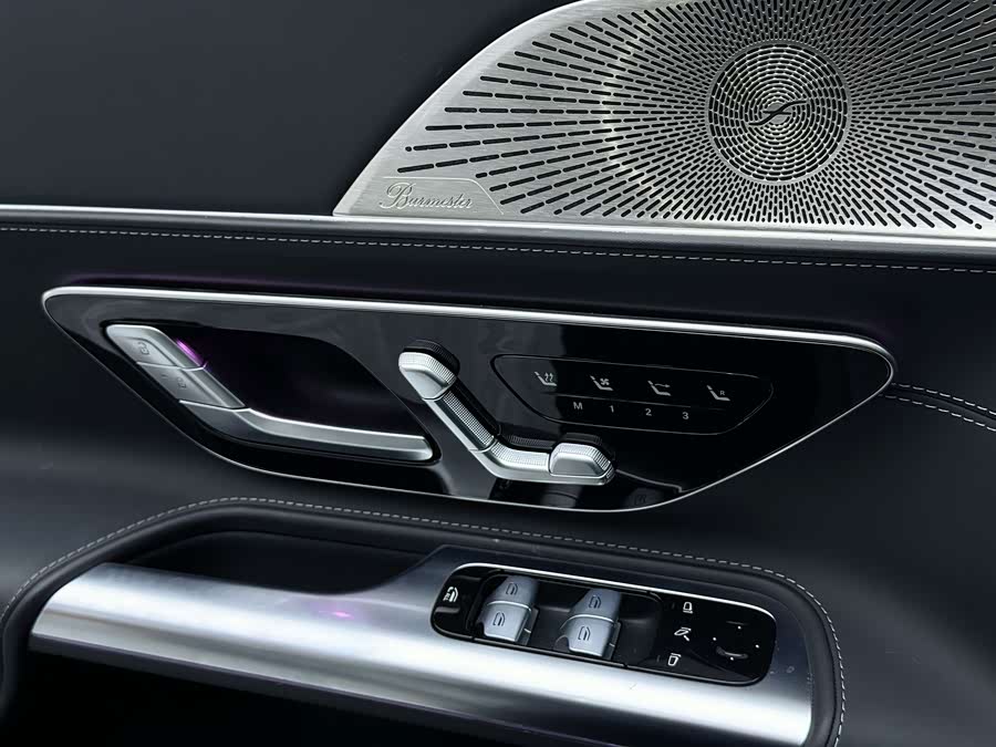 Mercedes-Benz 2025 car image #18