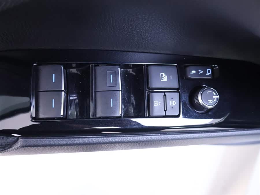 Toyota Camry 2022 car image #18