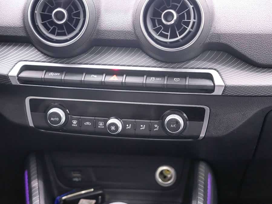 Audi Q2L 2021 immagine di auto #18