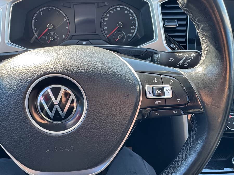 Volkswagen T-Roc 2023 car image #18