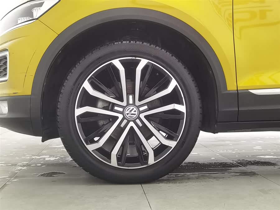 Volkswagen T-Roc 2019 car image #18