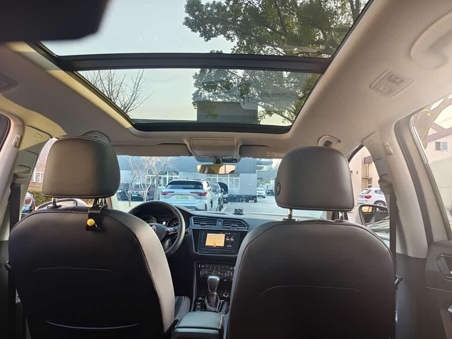 Volkswagen Tiguan L 2019 изображение автомобиля #18