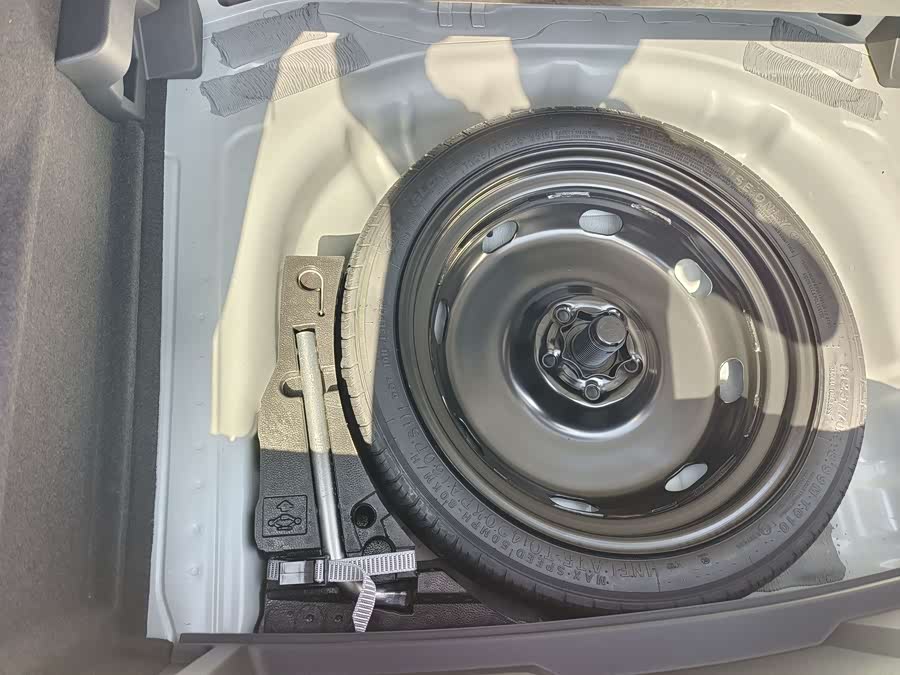 Volkswagen T-Roc 2026 car image #18