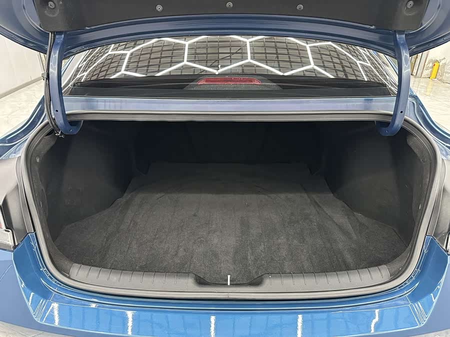 Hyundai Elantra 2023 immagine di auto #18