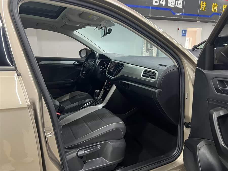 Volkswagen T-Roc 2022 #18 Volkswagen T-Roc 2022 car image #18
