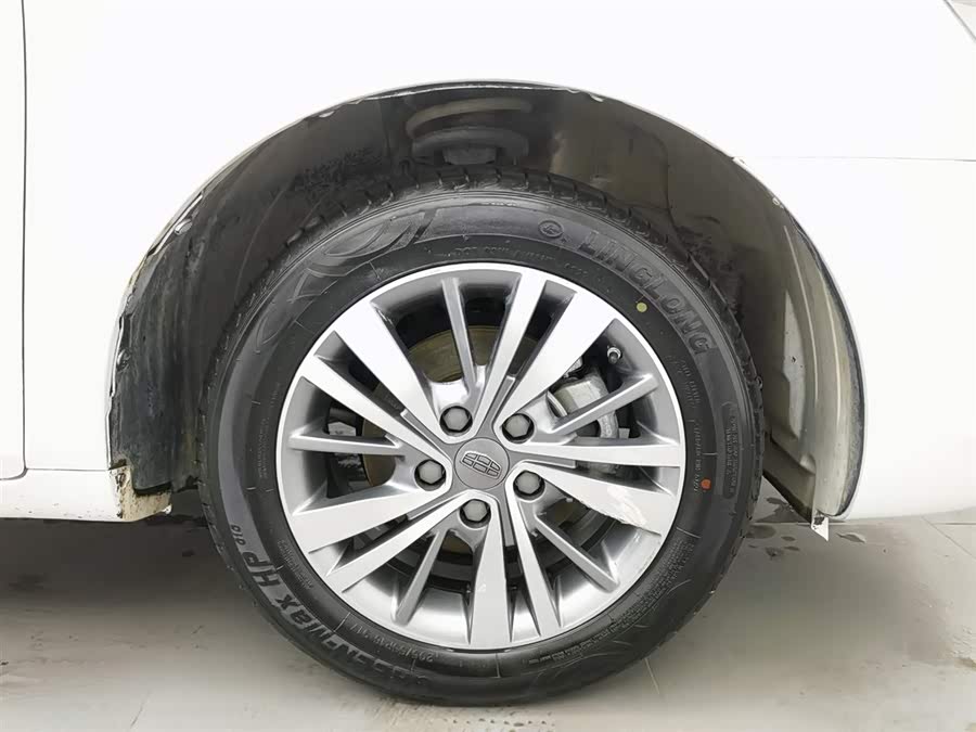 GEELY Emgrand 2018 car image #18