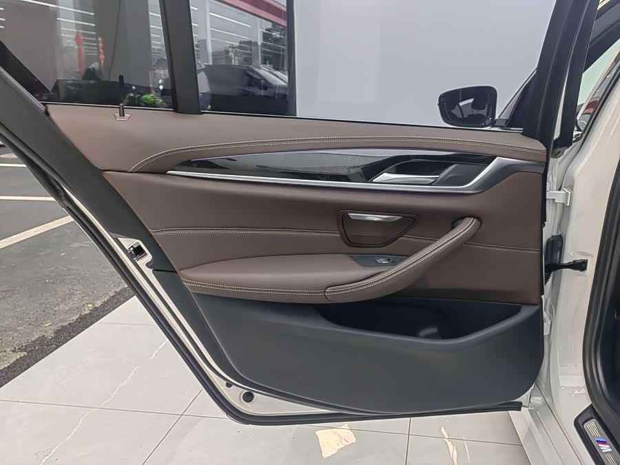 BMW 5 Series 2023 car image #18