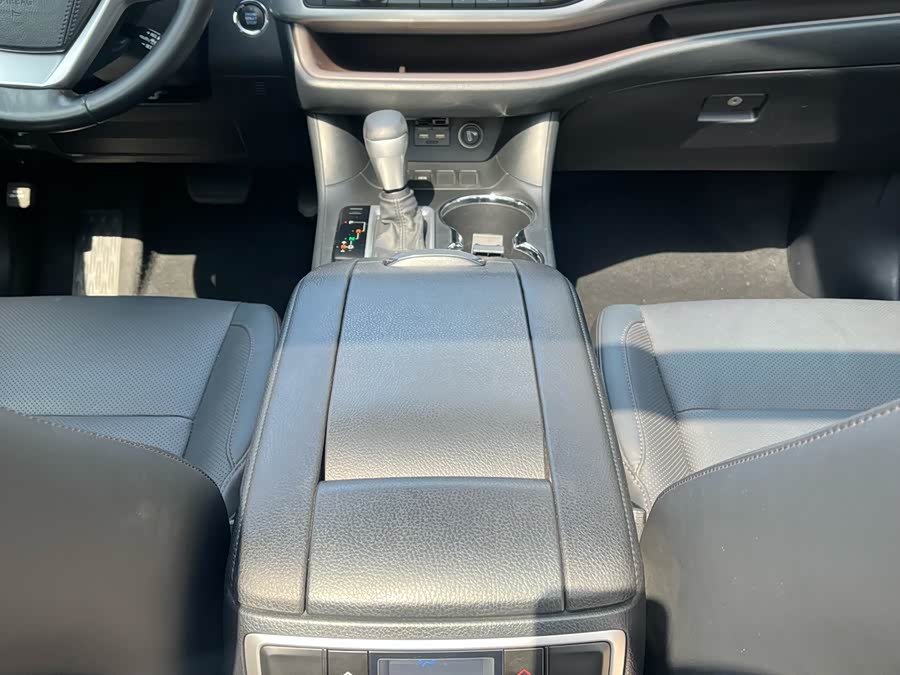 Toyota Highlander 2021 car image #18