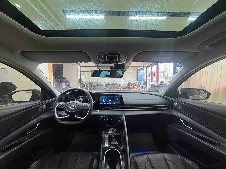 Hyundai Elantra 2022 immagine di auto #18