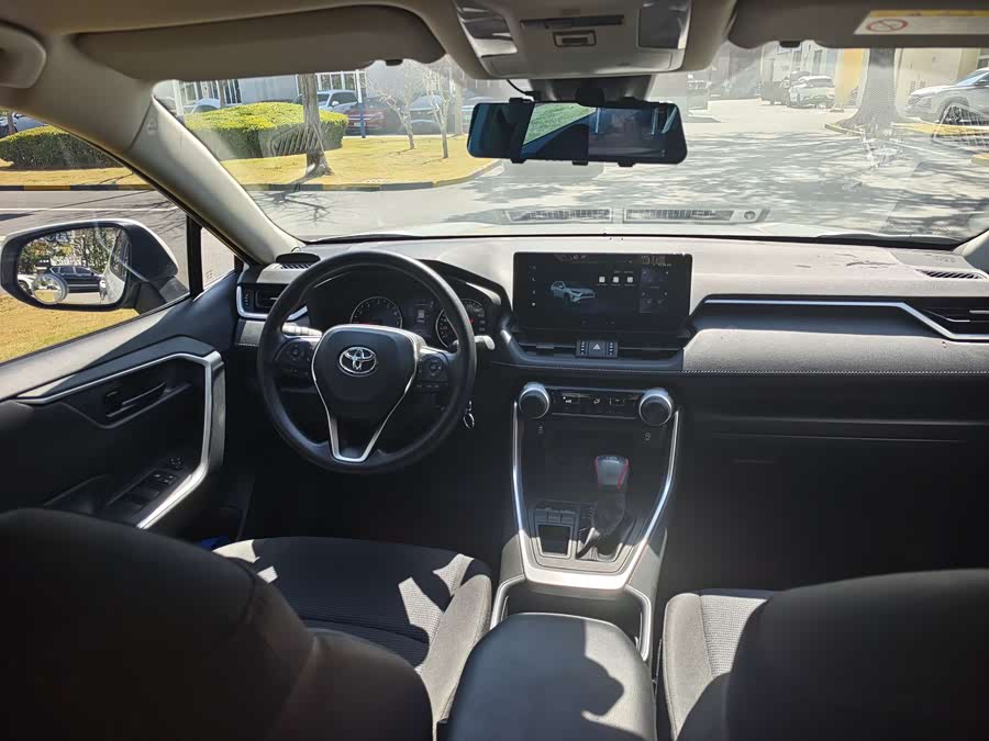 Toyota RAV4 2023 car image #18