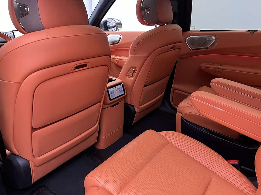 Lynk & Co 900 2025 car image #18