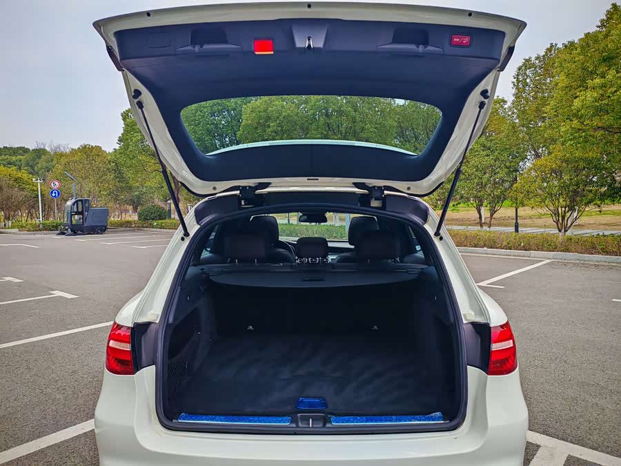 Mercedes-Benz GLC Class 2018 صورة سيارة #18