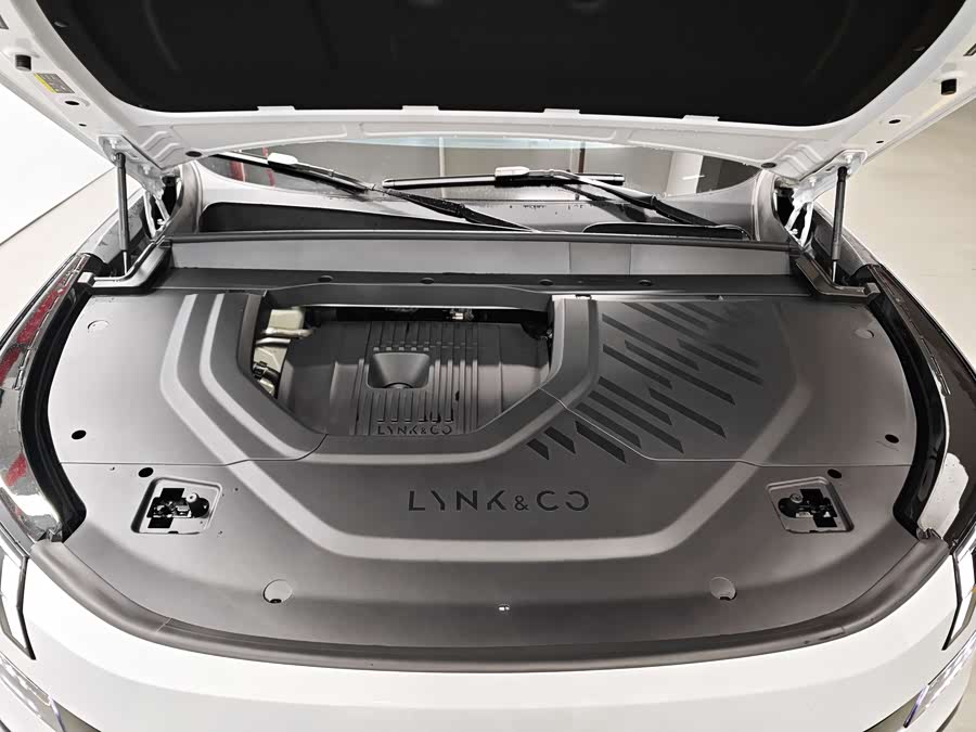 Lynk & Co 900 2025 car image #18