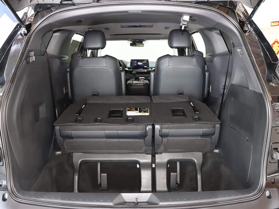 Toyota Granvia 2025 car image #18