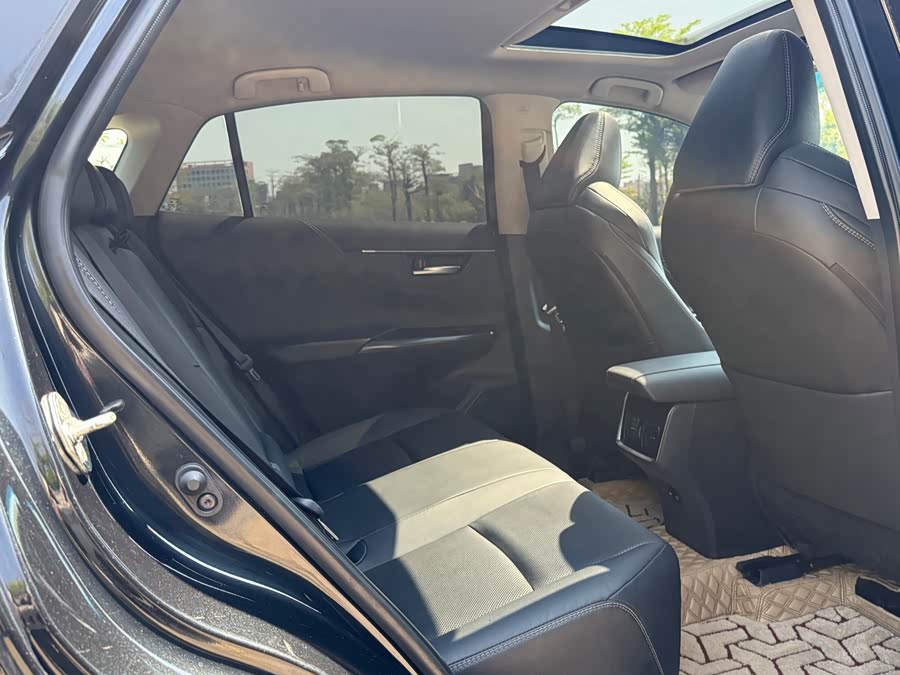 Toyota Venza 2023 car image #18