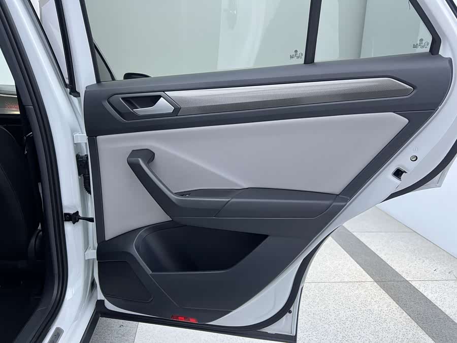 Volkswagen T-Roc 2024 #18 Volkswagen T-Roc 2024 car image #18