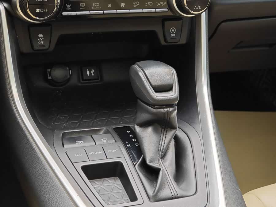 Toyota RAV4 2020 car image #18