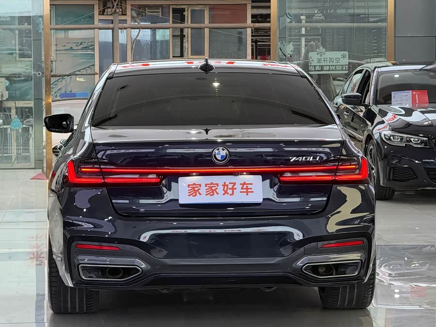 BMW 7 Series 2020 car image #18