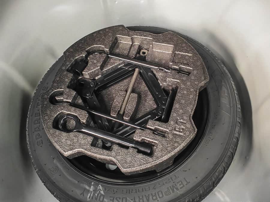 Hyundai Elantra 2023 immagine di auto #18