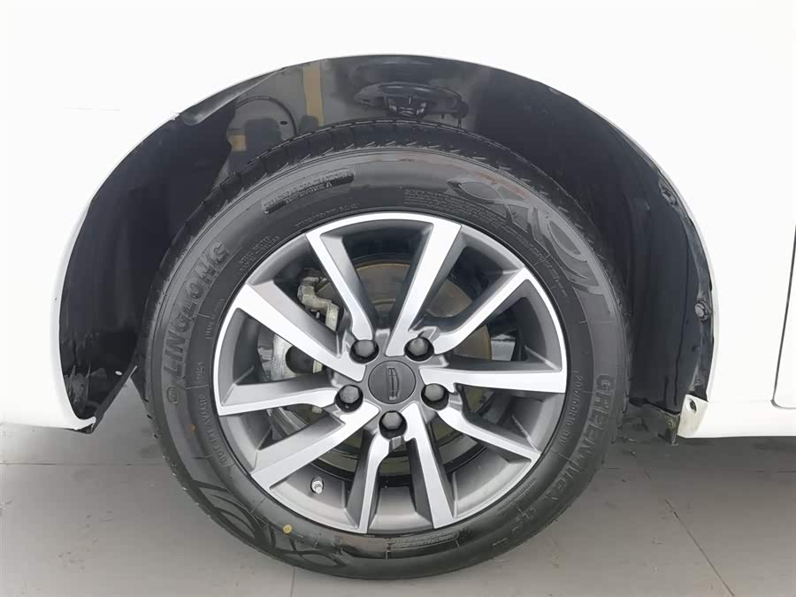 GEELY Emgrand 2019 car image #18