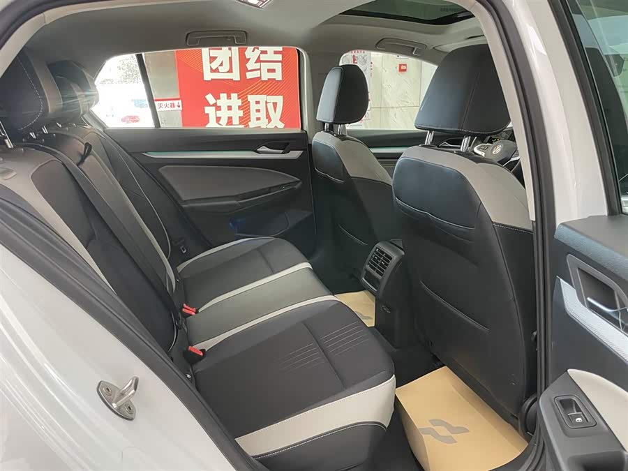 Volkswagen Golf 2023 car image #18
