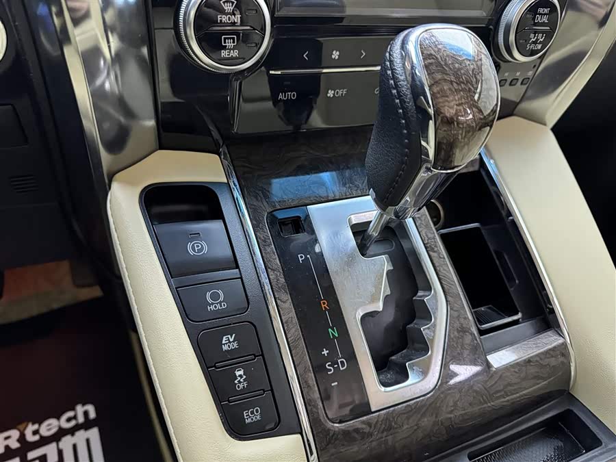 Toyota Alphard 2019 immagine di auto #18