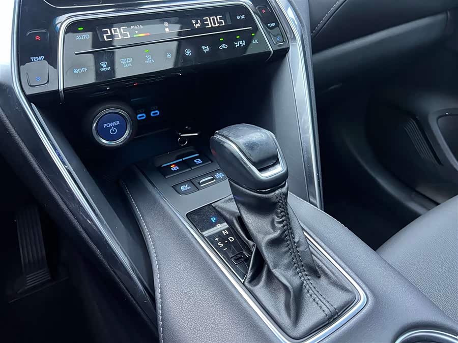 Toyota Venza 2023 car image #18