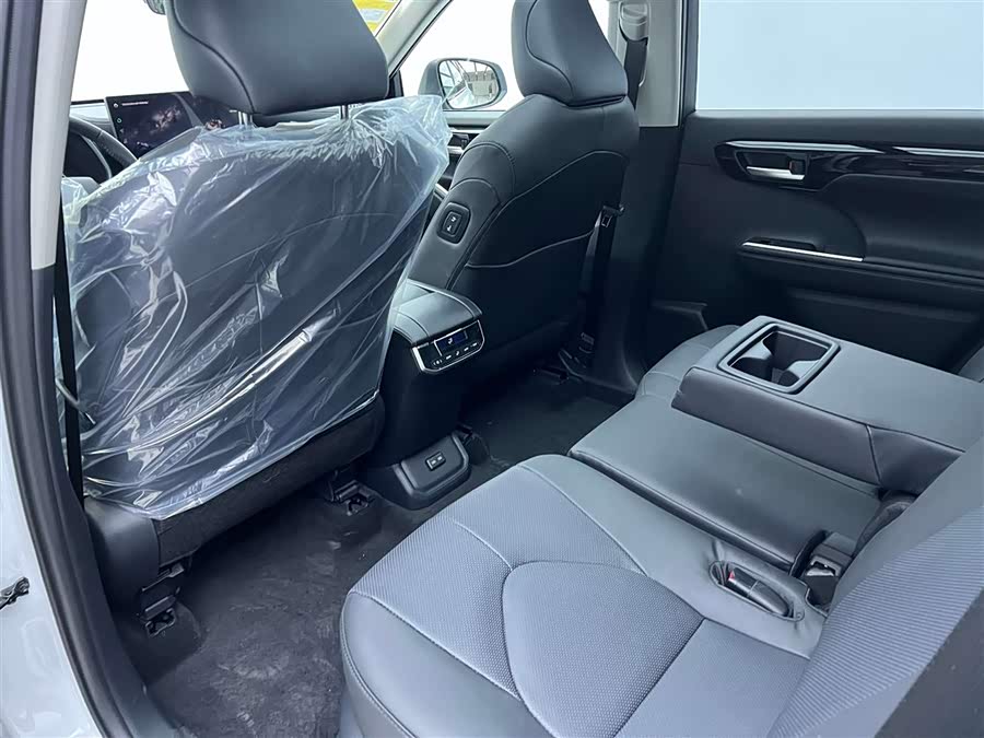 Toyota Highlander 2026 car image #18