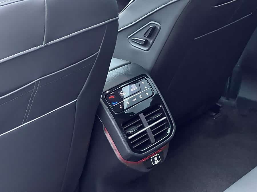 Volkswagen Passat 2025 car image #18