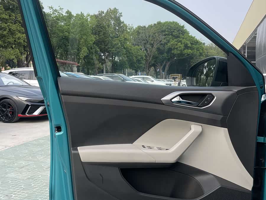 Volkswagen T-Cross 2022 car image #18