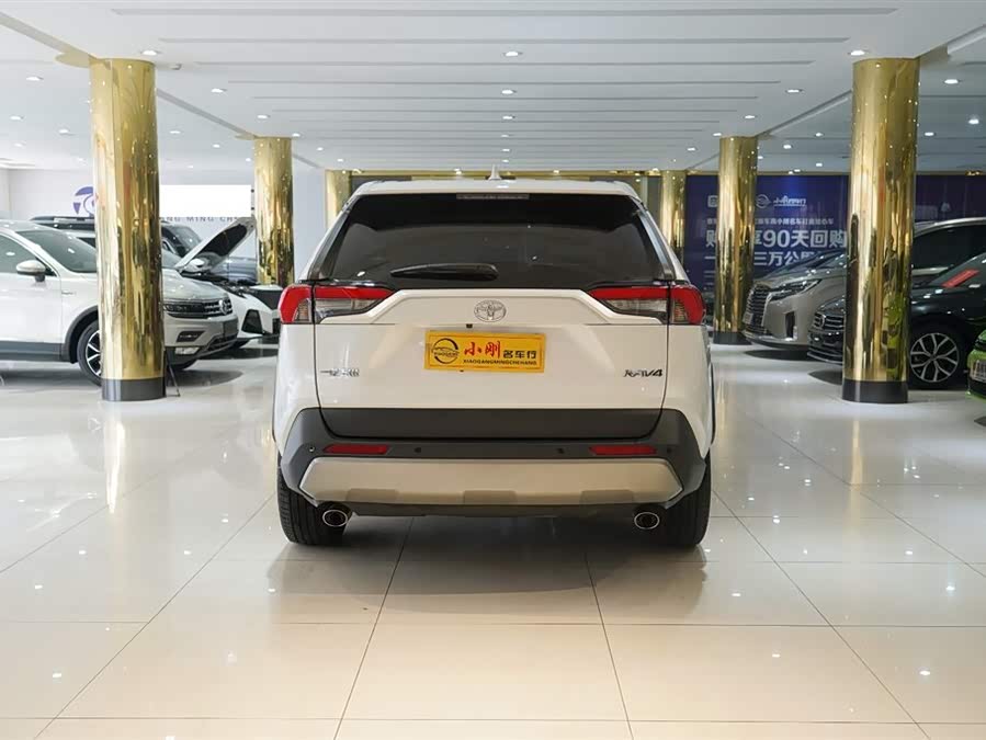 Toyota RAV4 2025 car image #18