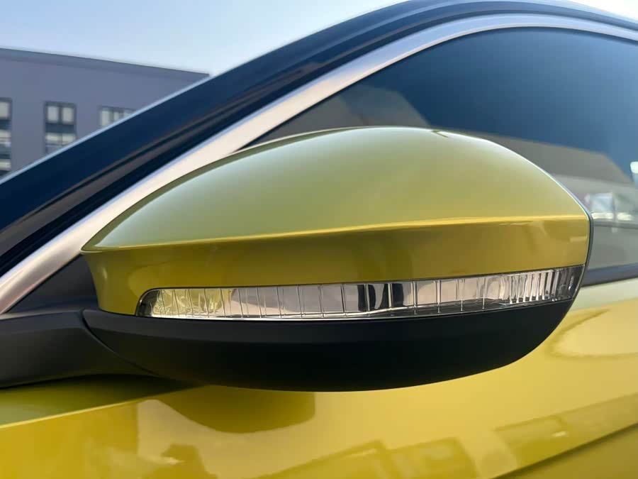 Volkswagen T-Roc 2023 car image #18